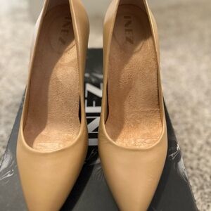 NWT Nude pumps with Pointed Toe and Stiletto heels